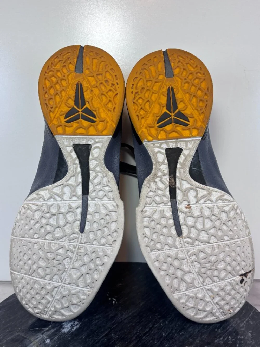 Nike Kobe 6 GS Black Del Sol Yellow Basketball Shoes Youth Size 5.5 429913-001